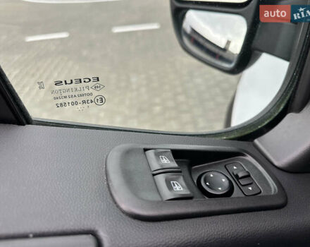 Белый Рено Мастер, объемом двигателя 2.3 л и пробегом 240 тыс. км за 18500 $, фото 39 на Automoto.ua