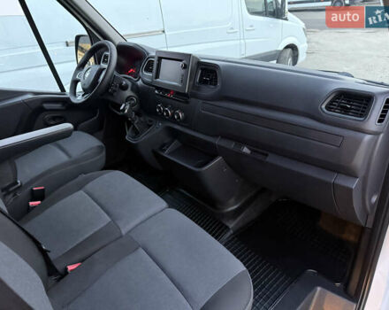 Белый Рено Мастер, объемом двигателя 0 л и пробегом 252 тыс. км за 18800 $, фото 43 на Automoto.ua