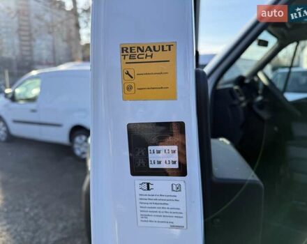 Белый Рено Мастер, объемом двигателя 2.3 л и пробегом 250 тыс. км за 19999 $, фото 21 на Automoto.ua