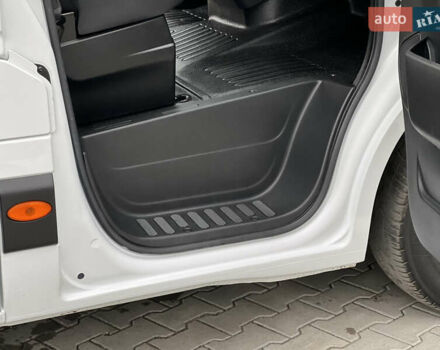 Белый Рено Мастер, объемом двигателя 2.3 л и пробегом 233 тыс. км за 17900 $, фото 102 на Automoto.ua