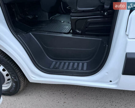 Белый Рено Мастер, объемом двигателя 0 л и пробегом 252 тыс. км за 18800 $, фото 20 на Automoto.ua