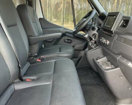 Белый Рено Мастер, объемом двигателя 2.3 л и пробегом 180 тыс. км за 22000 $, фото 44 на Automoto.ua