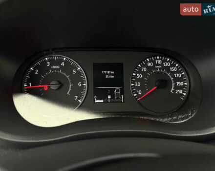 Белый Рено Мастер, объемом двигателя 2.3 л и пробегом 177 тыс. км за 20900 $, фото 46 на Automoto.ua