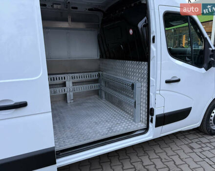 Белый Рено Мастер, объемом двигателя 0 л и пробегом 252 тыс. км за 18800 $, фото 70 на Automoto.ua