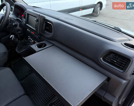 Белый Рено Мастер, объемом двигателя 0 л и пробегом 252 тыс. км за 18800 $, фото 44 на Automoto.ua