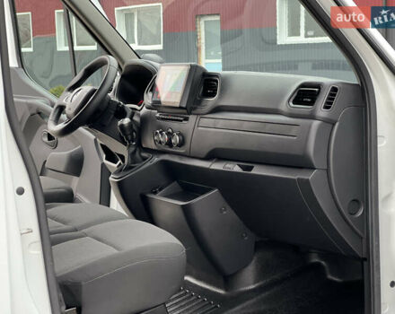 Белый Рено Мастер, объемом двигателя 2.3 л и пробегом 233 тыс. км за 17900 $, фото 104 на Automoto.ua