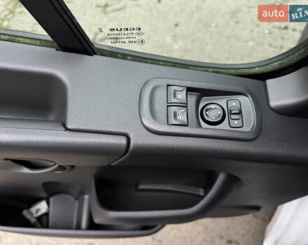 Білий Рено Мастєр, об'ємом двигуна 2.3 л та пробігом 66 тис. км за 25400 $, фото 26 на Automoto.ua