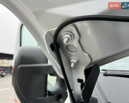 Белый Рено Мастер, объемом двигателя 2.3 л и пробегом 233 тыс. км за 17900 $, фото 135 на Automoto.ua