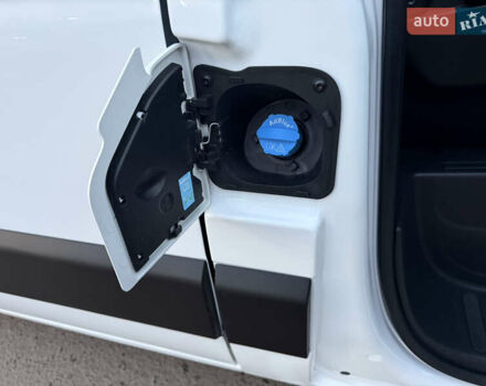 Белый Рено Мастер, объемом двигателя 0 л и пробегом 252 тыс. км за 18800 $, фото 53 на Automoto.ua