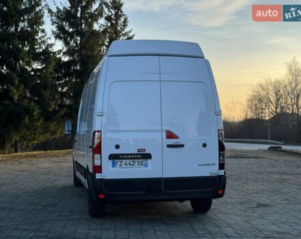 Белый Рено Мастер, объемом двигателя 2.3 л и пробегом 210 тыс. км за 19500 $, фото 7 на Automoto.ua
