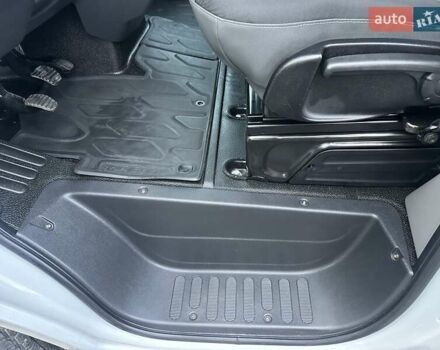 Белый Рено Мастер, объемом двигателя 2.3 л и пробегом 290 тыс. км за 25200 $, фото 32 на Automoto.ua