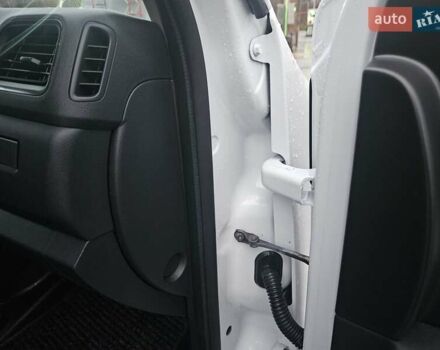 Белый Рено Мастер, объемом двигателя 2.3 л и пробегом 184 тыс. км за 18300 $, фото 54 на Automoto.ua