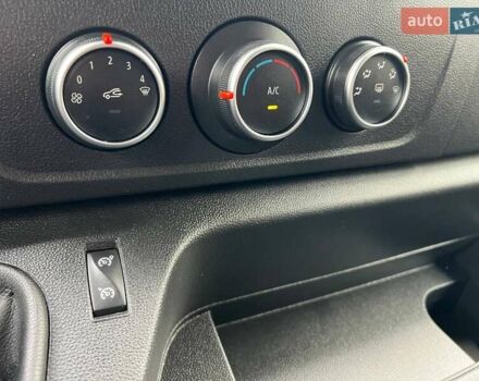 Белый Рено Мастер, объемом двигателя 2.3 л и пробегом 293 тыс. км за 24999 $, фото 68 на Automoto.ua