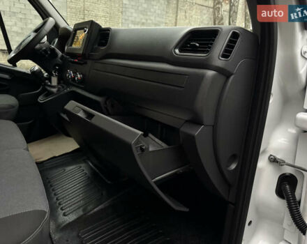 Белый Рено Мастер, объемом двигателя 2.3 л и пробегом 66 тыс. км за 25800 $, фото 55 на Automoto.ua