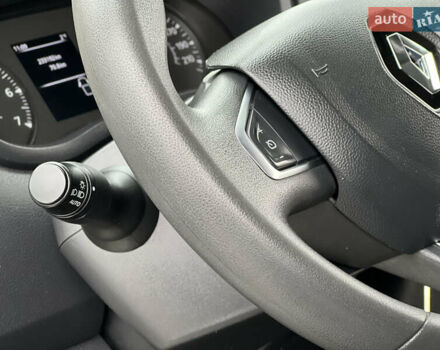 Белый Рено Мастер, объемом двигателя 2.3 л и пробегом 233 тыс. км за 17900 $, фото 93 на Automoto.ua