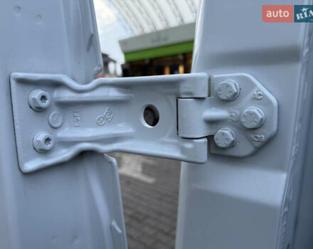 Белый Рено Мастер, объемом двигателя 0 л и пробегом 252 тыс. км за 18800 $, фото 63 на Automoto.ua