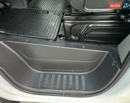 Білий Рено Мастєр, об'ємом двигуна 2.3 л та пробігом 171 тис. км за 18800 $, фото 30 на Automoto.ua