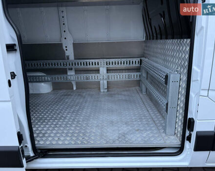 Белый Рено Мастер, объемом двигателя 0 л и пробегом 252 тыс. км за 18800 $, фото 77 на Automoto.ua