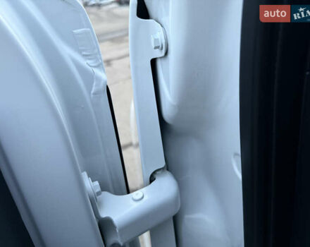 Белый Рено Мастер, объемом двигателя 0 л и пробегом 252 тыс. км за 18800 $, фото 18 на Automoto.ua