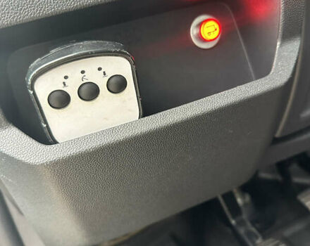 Белый Рено Мастер, объемом двигателя 2.3 л и пробегом 193 тыс. км за 22500 $, фото 26 на Automoto.ua