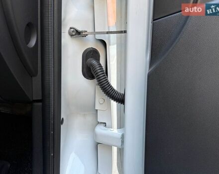 Белый Рено Мастер, объемом двигателя 2.3 л и пробегом 211 тыс. км за 22450 $, фото 39 на Automoto.ua