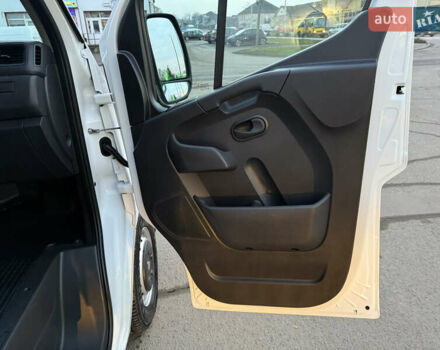 Белый Рено Мастер, объемом двигателя 0 л и пробегом 252 тыс. км за 18800 $, фото 37 на Automoto.ua