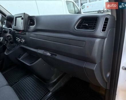 Белый Рено Мастер, объемом двигателя 0 л и пробегом 252 тыс. км за 18800 $, фото 42 на Automoto.ua