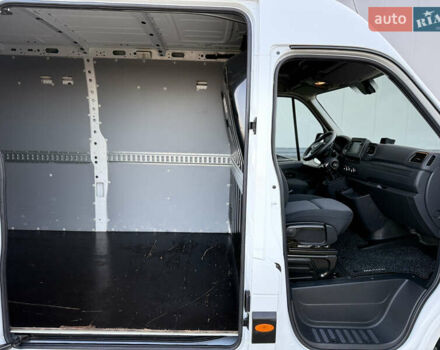 Белый Рено Мастер, объемом двигателя 2.3 л и пробегом 230 тыс. км за 19950 $, фото 39 на Automoto.ua