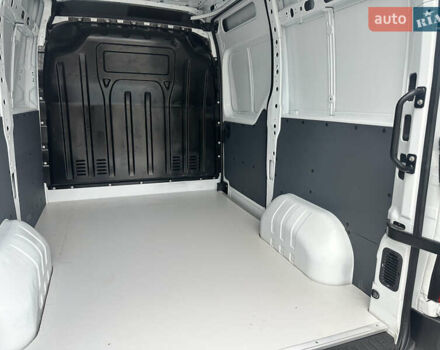 Белый Рено Мастер, объемом двигателя 2.3 л и пробегом 240 тыс. км за 18500 $, фото 104 на Automoto.ua