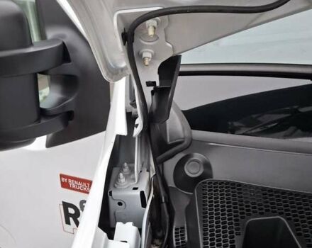 Белый Рено Мастер, объемом двигателя 2.3 л и пробегом 241 тыс. км за 19800 $, фото 11 на Automoto.ua