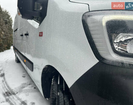 Белый Рено Мастер, объемом двигателя 2.3 л и пробегом 253 тыс. км за 20999 $, фото 7 на Automoto.ua