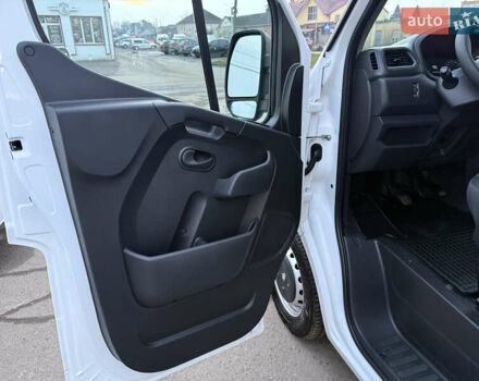 Белый Рено Мастер, объемом двигателя 0 л и пробегом 252 тыс. км за 18800 $, фото 17 на Automoto.ua