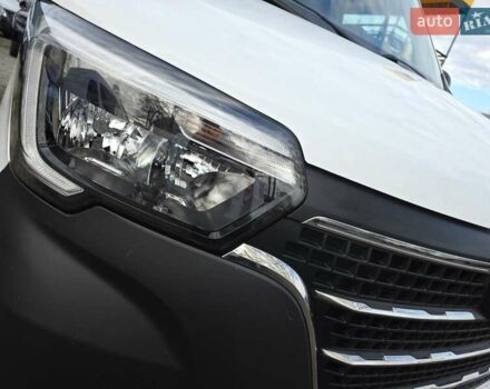 Белый Рено Мастер, объемом двигателя 2.3 л и пробегом 206 тыс. км за 21000 $, фото 6 на Automoto.ua