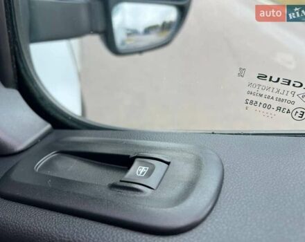 Белый Рено Мастер, объемом двигателя 2.3 л и пробегом 287 тыс. км за 25500 $, фото 94 на Automoto.ua