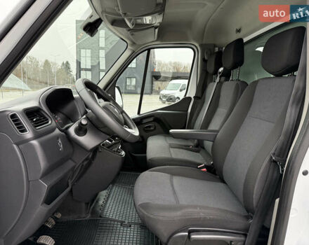 Белый Рено Мастер, объемом двигателя 0 л и пробегом 199 тыс. км за 26500 $, фото 38 на Automoto.ua