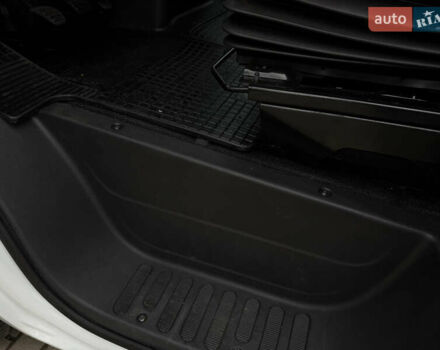 Білий Рено Мастєр, об'ємом двигуна 0 л та пробігом 243 тис. км за 21500 $, фото 19 на Automoto.ua