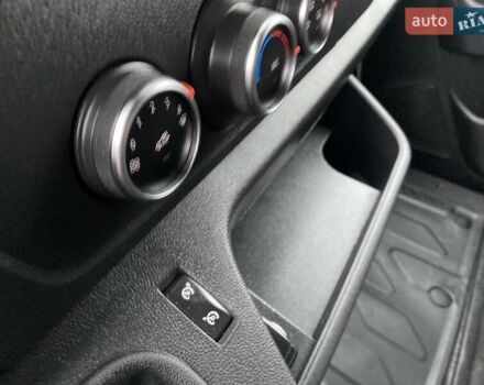 Білий Рено Мастєр, об'ємом двигуна 2.3 л та пробігом 255 тис. км за 18350 $, фото 45 на Automoto.ua