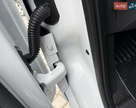 Білий Рено Мастєр, об'ємом двигуна 0 л та пробігом 192 тис. км за 21600 $, фото 39 на Automoto.ua