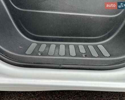 Белый Рено Мастер, объемом двигателя 2.3 л и пробегом 287 тыс. км за 25500 $, фото 71 на Automoto.ua