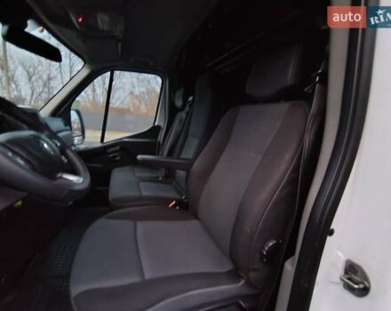 Білий Рено Мастєр, об'ємом двигуна 2.3 л та пробігом 204 тис. км за 25677 $, фото 39 на Automoto.ua