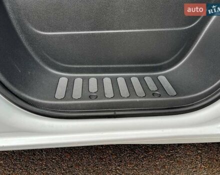 Белый Рено Мастер, объемом двигателя 2.3 л и пробегом 287 тыс. км за 25500 $, фото 97 на Automoto.ua