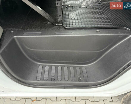 Белый Рено Мастер, объемом двигателя 0 л и пробегом 199 тыс. км за 26500 $, фото 49 на Automoto.ua