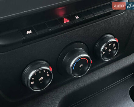 Белый Рено Мастер, объемом двигателя 2.3 л и пробегом 57 тыс. км за 26999 $, фото 13 на Automoto.ua