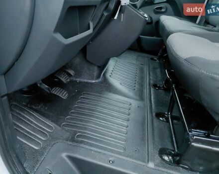 Белый Рено Мастер, объемом двигателя 2.3 л и пробегом 92 тыс. км за 25000 $, фото 53 на Automoto.ua