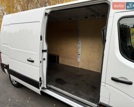 Белый Рено Мастер, объемом двигателя 2.3 л и пробегом 97 тыс. км за 22600 $, фото 5 на Automoto.ua