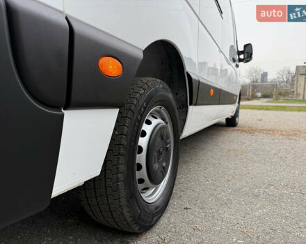 Белый Рено Мастер, объемом двигателя 2.3 л и пробегом 195 тыс. км за 22100 $, фото 29 на Automoto.ua