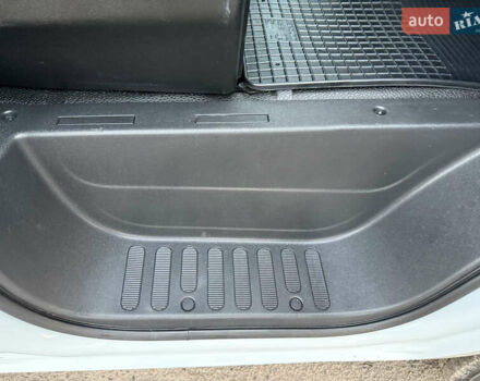 Білий Рено Мастєр, об'ємом двигуна 0 л та пробігом 203 тис. км за 21500 $, фото 49 на Automoto.ua