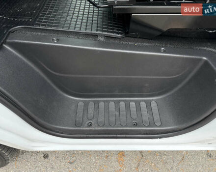 Белый Рено Мастер, объемом двигателя 2.3 л и пробегом 195 тыс. км за 22100 $, фото 48 на Automoto.ua