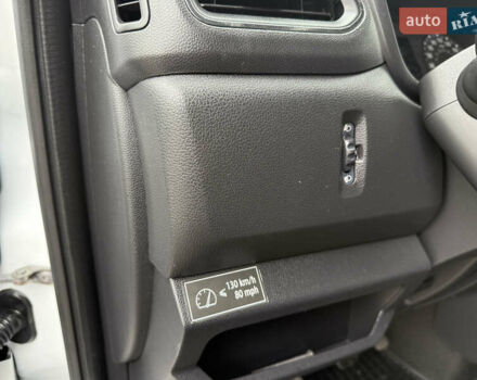 Белый Рено Мастер, объемом двигателя 2.3 л и пробегом 195 тыс. км за 22100 $, фото 51 на Automoto.ua