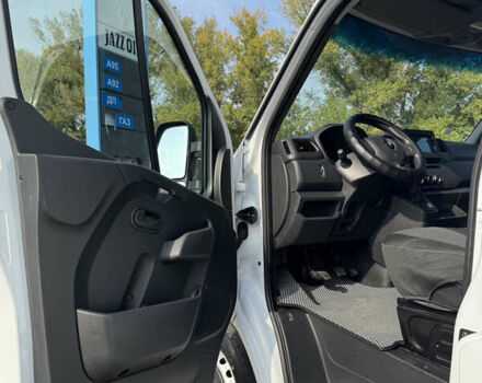 Белый Рено Мастер, объемом двигателя 2.3 л и пробегом 65 тыс. км за 31470 $, фото 8 на Automoto.ua